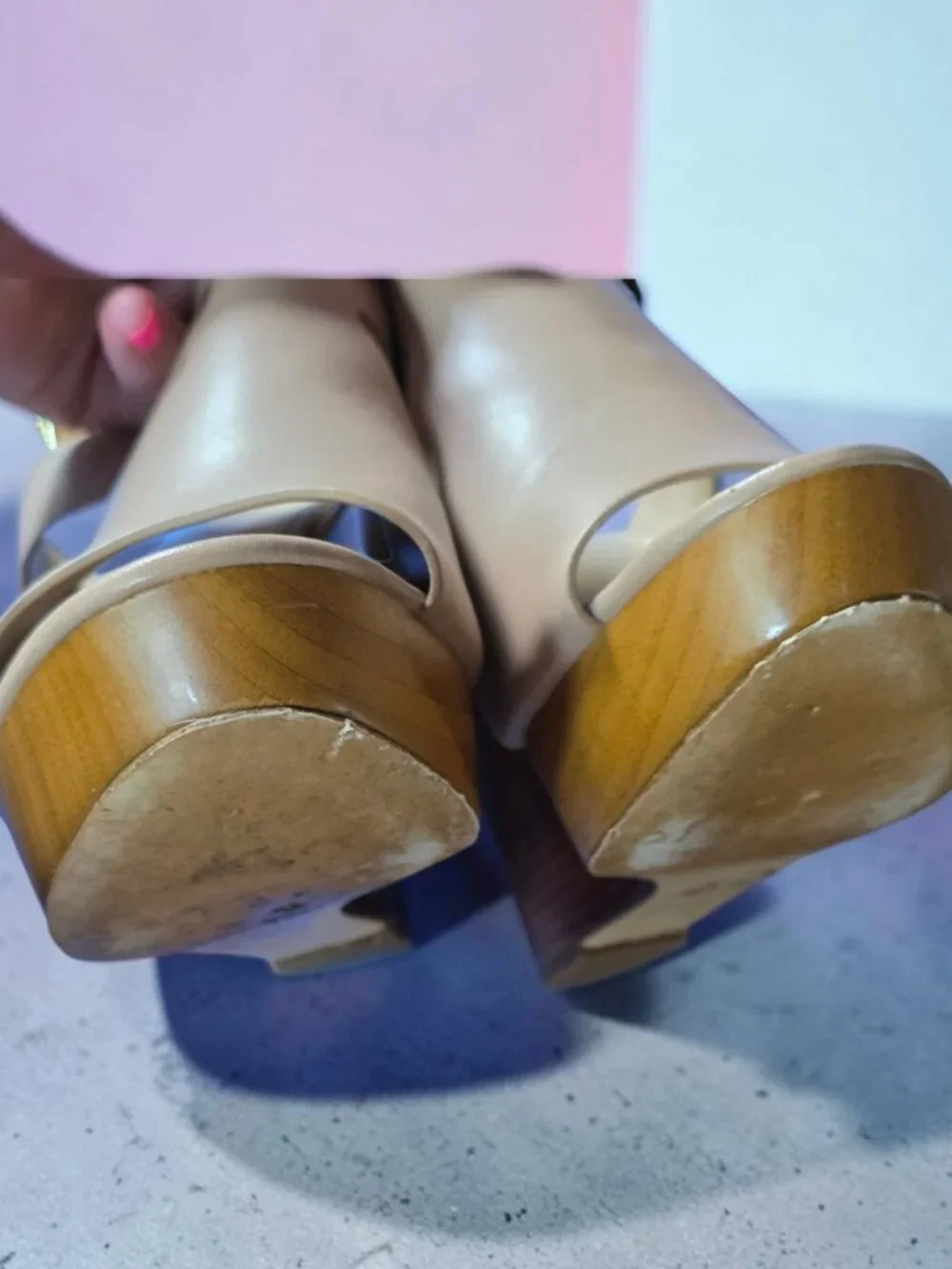 EUC MICHAEL KORS (8M) JOSEPHINE Wedge Wood Heel Platform Gold-Tone Buckle